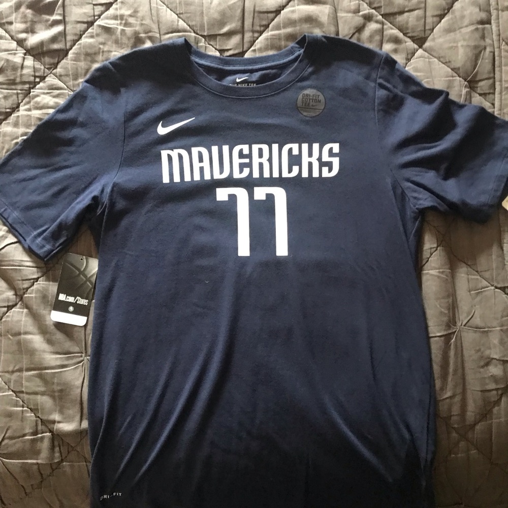 NWT Dallas Mavericks #77 t shirt